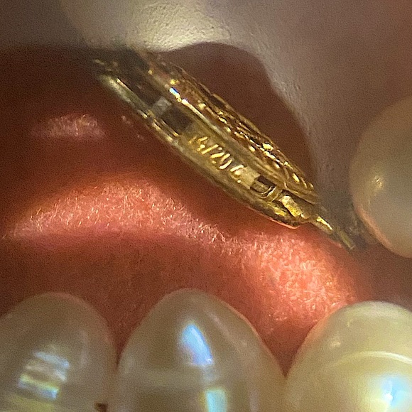 Luxurious fresh water pearls with 14/20 gold clasp - Picture 5 of 6